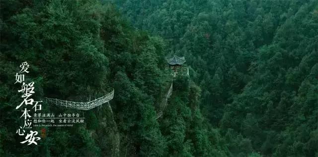 北京北海公园红灯笼高挂迎新春