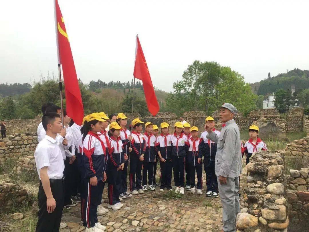 拯救电力塔的泰坦
